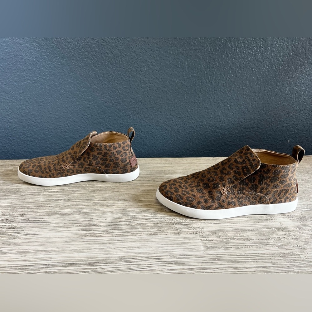 LIKE NEW!!! Yellow Box Oriana Leopard Print Sneakers